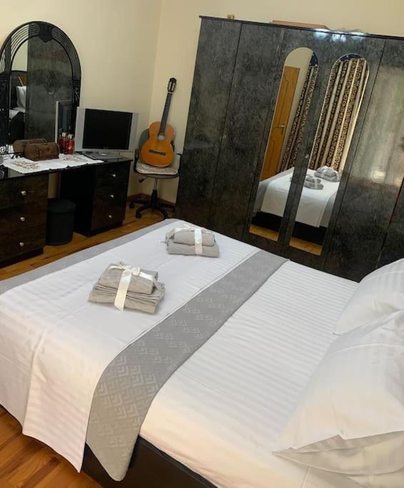 Christina'S House With 2 Bedrooms And Free Parking Gjirokastër Exterior foto